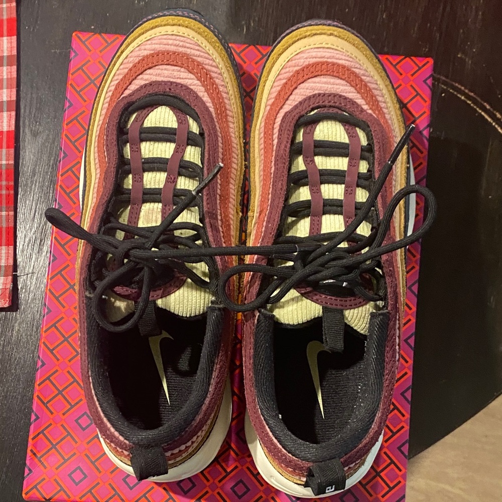 Nike Air Max Multicolor Athletic Shoes - Picture 5 of 8